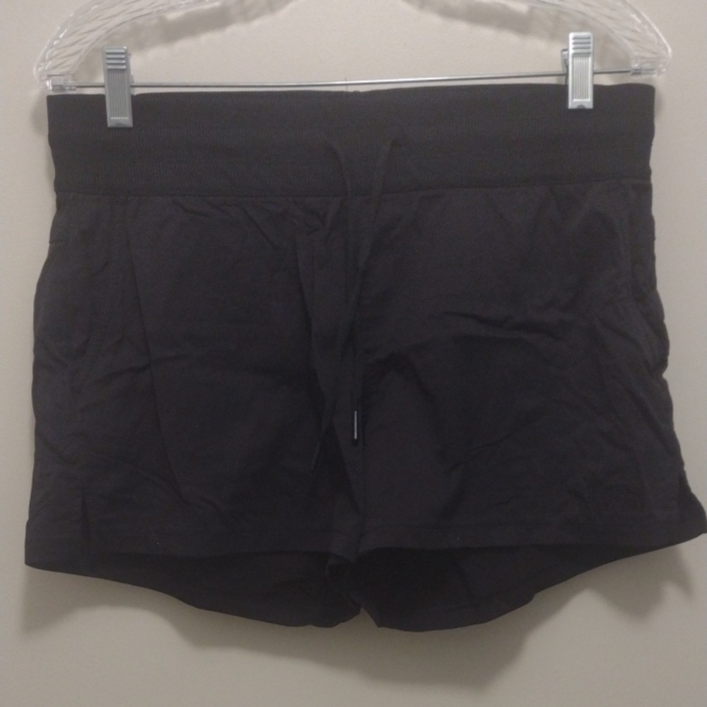 The North Face Women's Black Active Shorts (J589)